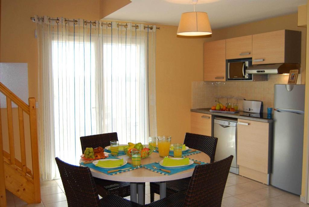 Lagrange Grand Bleu Vacances - Residence Le Mas De Торрей Номер фото